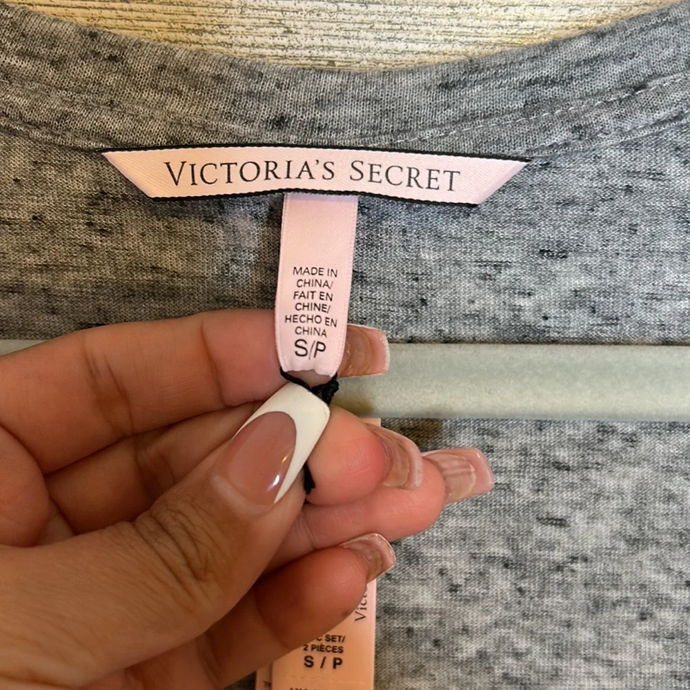 Victoria secret long sleeve - Picture 3 of 5